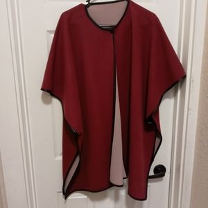 Reversible women's wrap/poncho